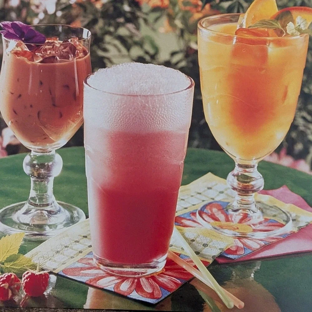 The Pampered Chef Casual‎ Cooking Easy Recipes for Indoors and Out 2002 Cookbook